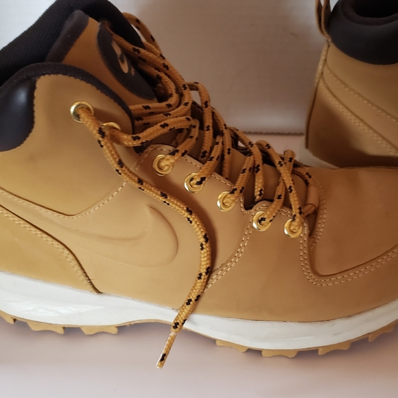 Nike  boots - Picture 4 of 5